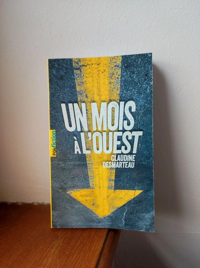 Livre " un mois à l'ouest" de Claudine desmarteau - photo numéro 1