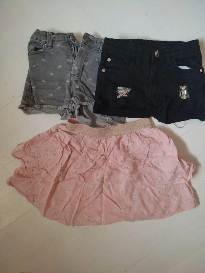 Lot de 2 shorts et 1 jupe - photo numéro 1