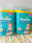 Deux sac Pampers giga taille 4 plus