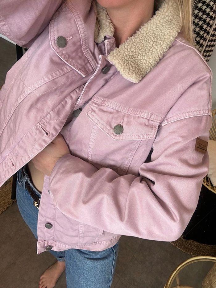 Veste en jean Roxy rose pâle avec fausse fourrure XS ample - photo numéro 3