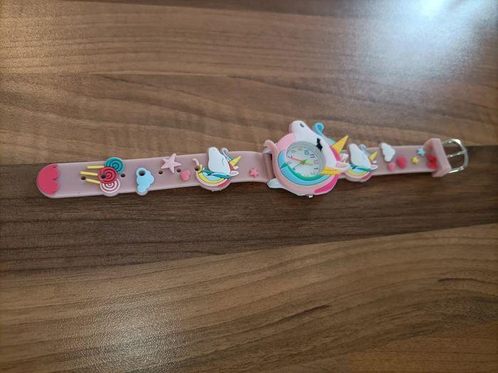 Montre neuve licorne 🦄 avec piles - photo numéro 3