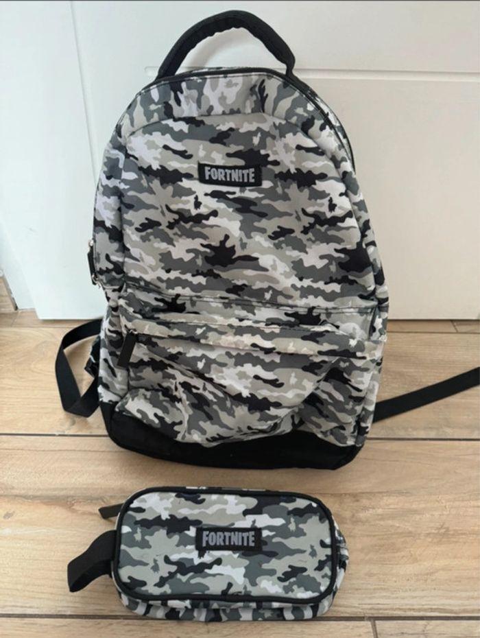 Sac à dos Fortnite et sa trousse - photo numéro 1