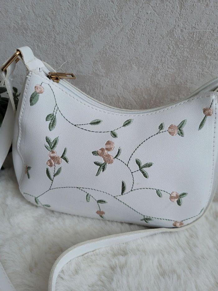 Sac bandoulière fleuri broderie blanc - photo numéro 2