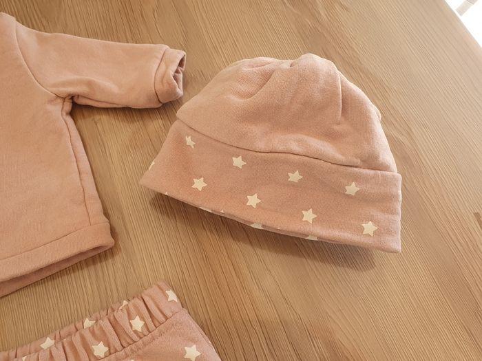 Ensemble naissance rose vertbaudet 3 mois étoile pantalon gilet et bonnet
#lilice223_troismois - photo numéro 4