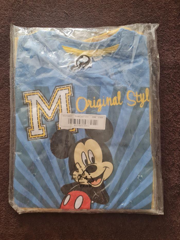 Lot  2  T-shirt  mickey disney - photo numéro 1