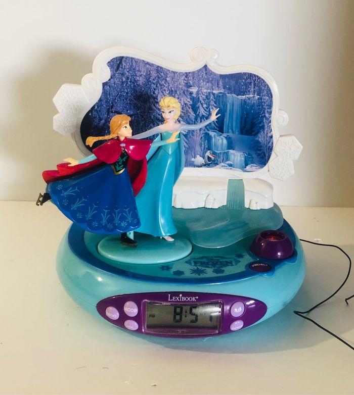 Lexibook RP500FZ Disney Frozen Reine des neiges Elsa Anna radio réveil projecteur 3 en 1 Elsa Anna Olaf Kristoff Sven figurines funko princesses belle aurore ariel raiponce vaiana lot SOP77 - photo numéro 1