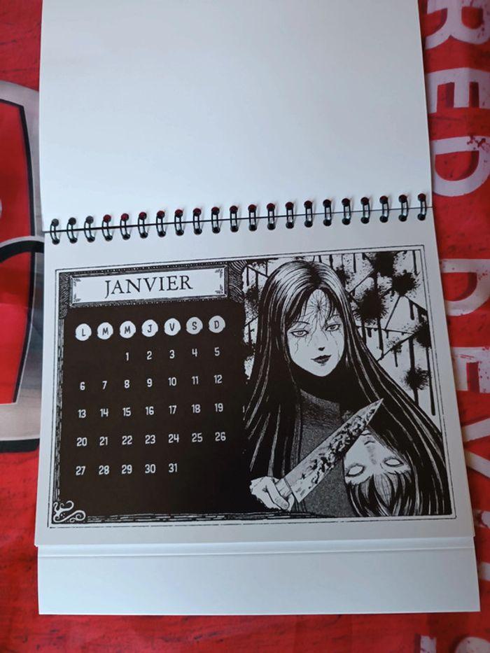 Calendrier junji ito 2025 - photo numéro 2