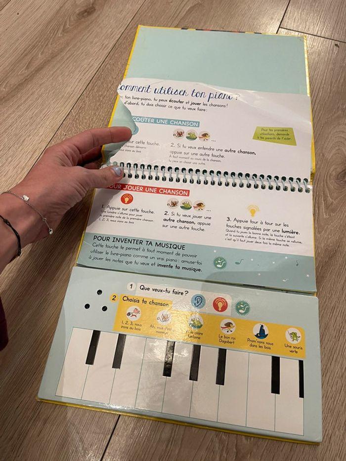 Livre piano je joue mes comptines au piano bon état - photo numéro 4