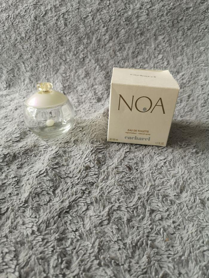 Flacon de parfum Noa vide avec boîte d'origine pour collection