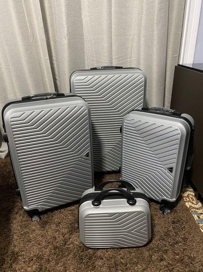 Lot de 4 valise avec roulettes 360°et code et cadena 🔥(XL L M S ) - photo numéro 1