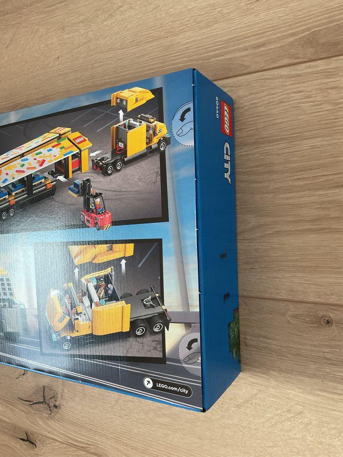 Lego City 60440 Le camion de livraison Lego - photo numéro 3