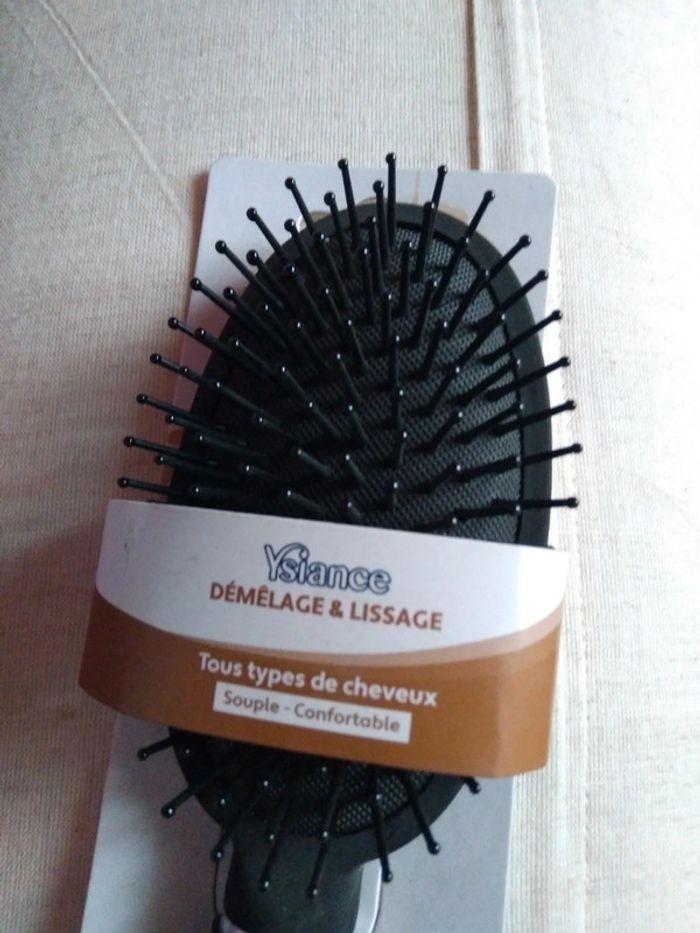 Brosse à cheveux - photo numéro 4