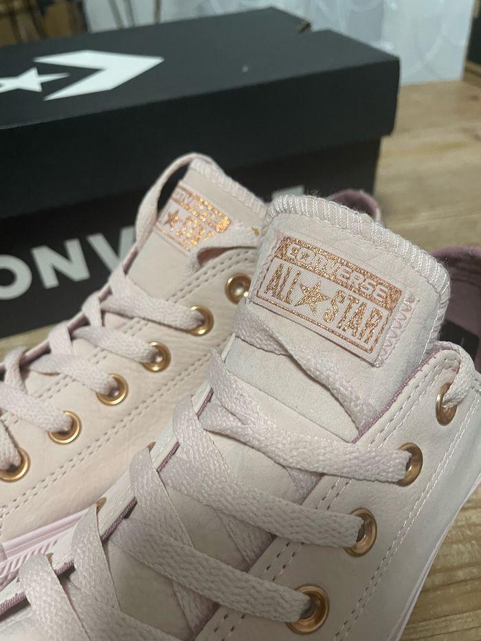 Converses roses en cuir suede taille 40 neuve avec étiquette et boîte - photo numéro 4