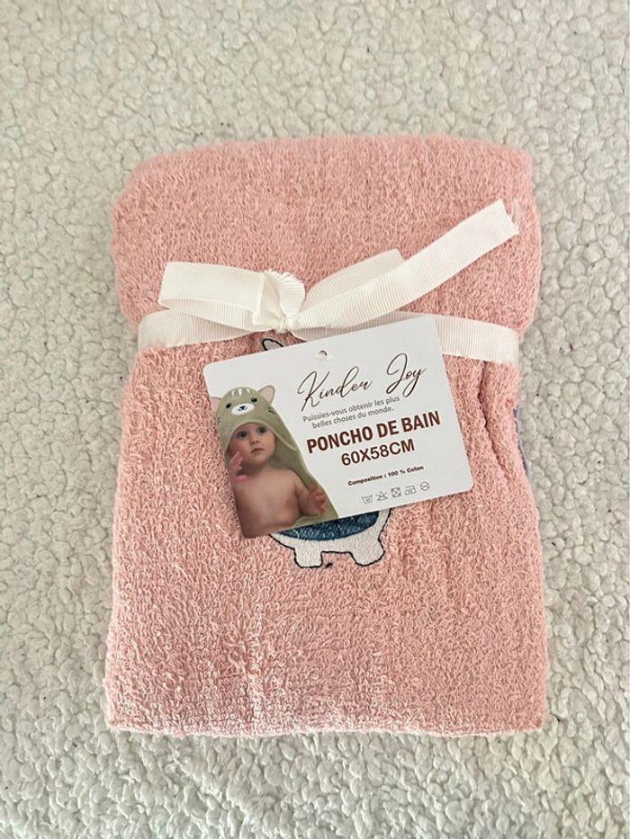 Poncho de bain rose 60 x 58 cms Neuf motif lapin et tortue - photo numéro 3