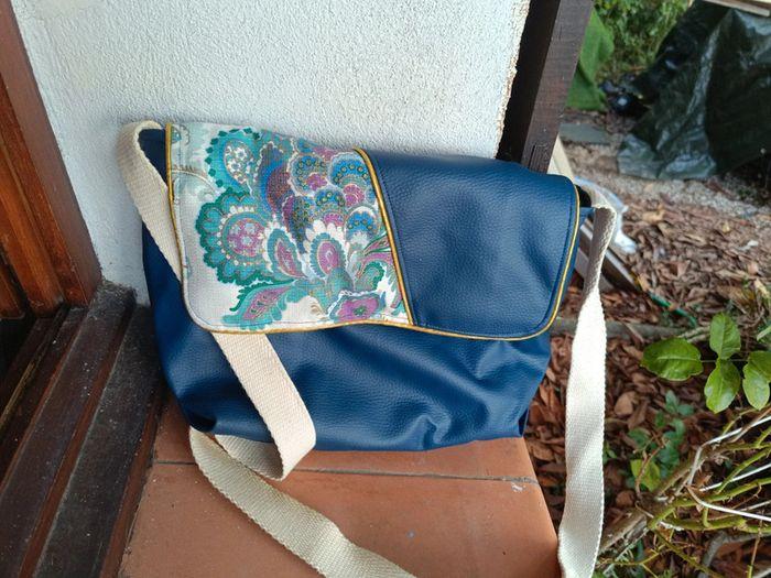 Sac bandoulière simili cuir bleu - photo numéro 1