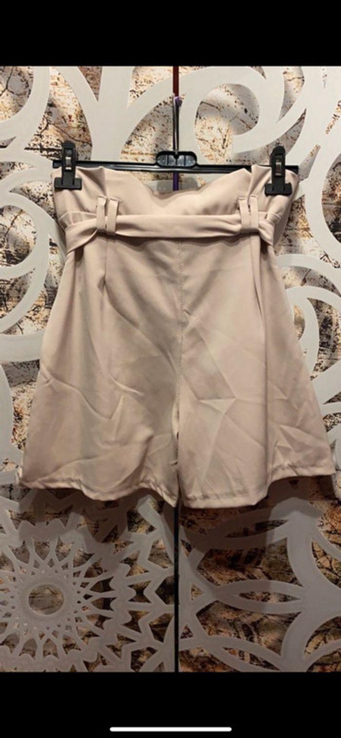 Short beige neuf - photo numéro 2