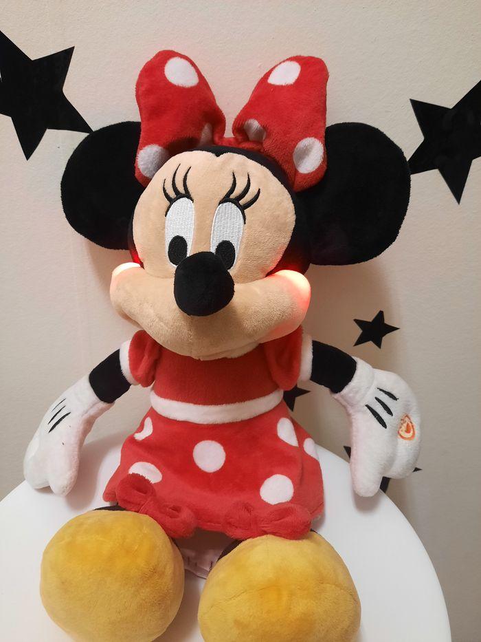 Grande peluche Disney Minnie Mouse aux joues lumineuses - photo numéro 5