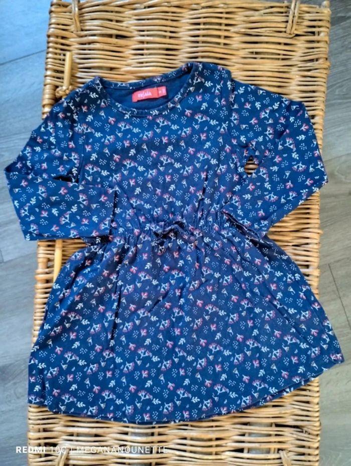 🦋 Jolie robe fleurie bleu marine cintrée manche longue 3 ans Tissaia - photo numéro 1