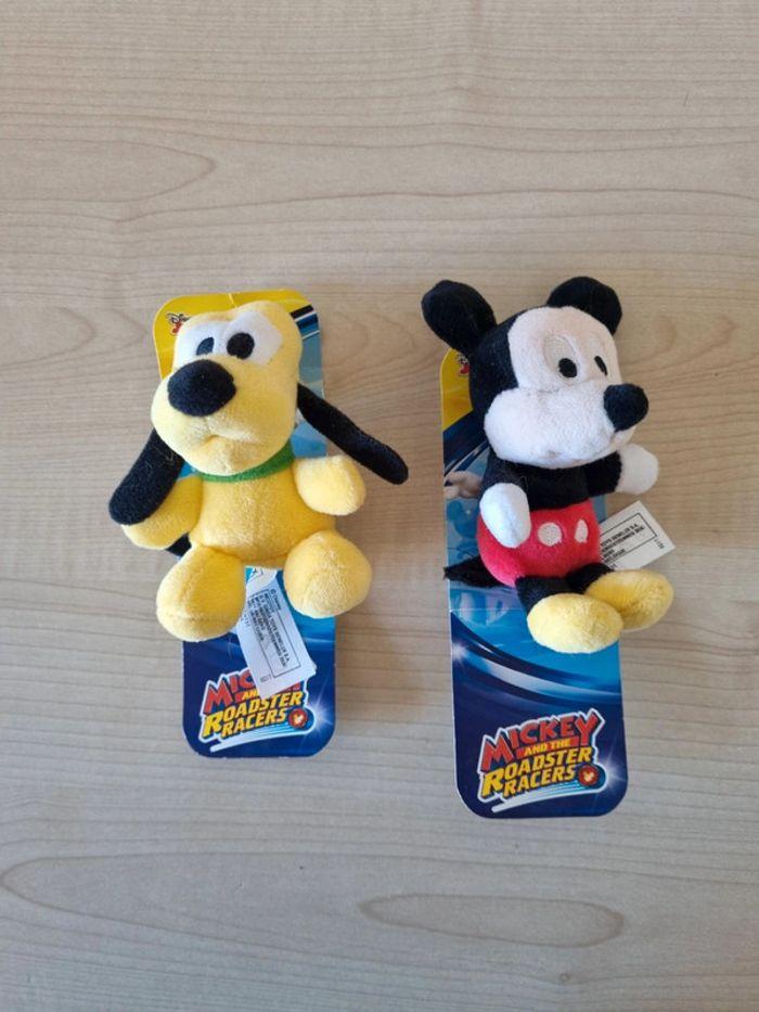 Lot de 2 minis peluches Disney Mickey et Pluto Mickey and the Roadster Racers - photo numéro 1