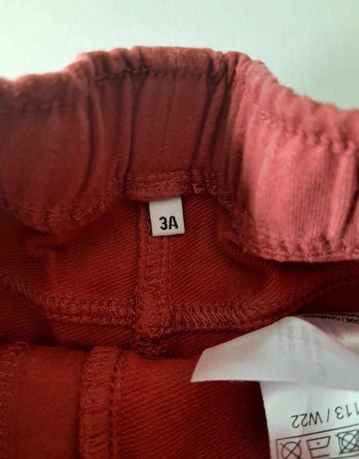 Jean sans marque bordeaux taille 3 ans / 98 cm - photo numéro 3