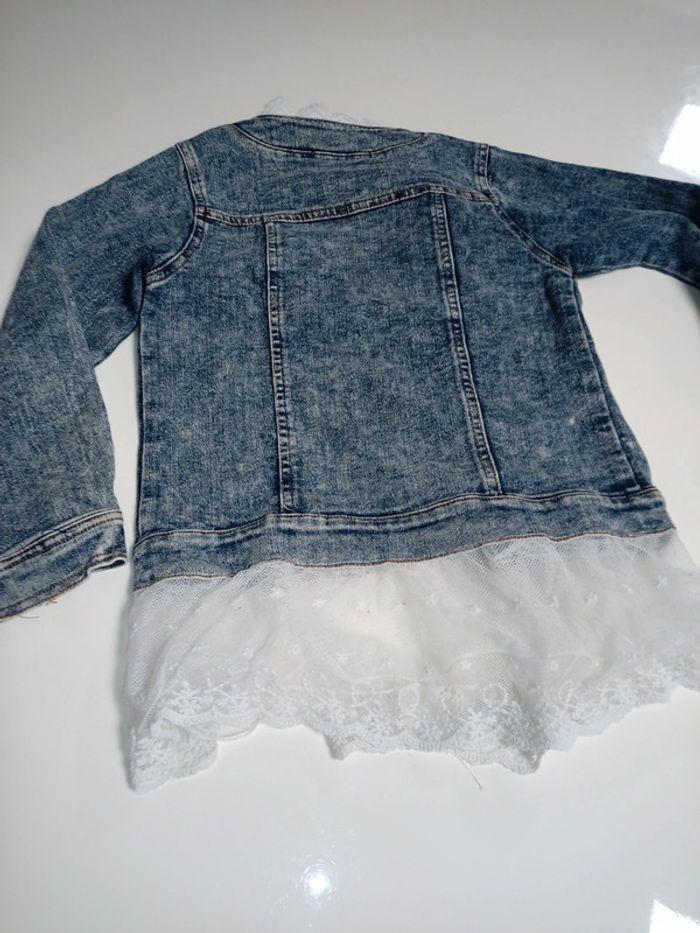 Veste jean et dentelle blanche 8 ans tbe - photo numéro 3