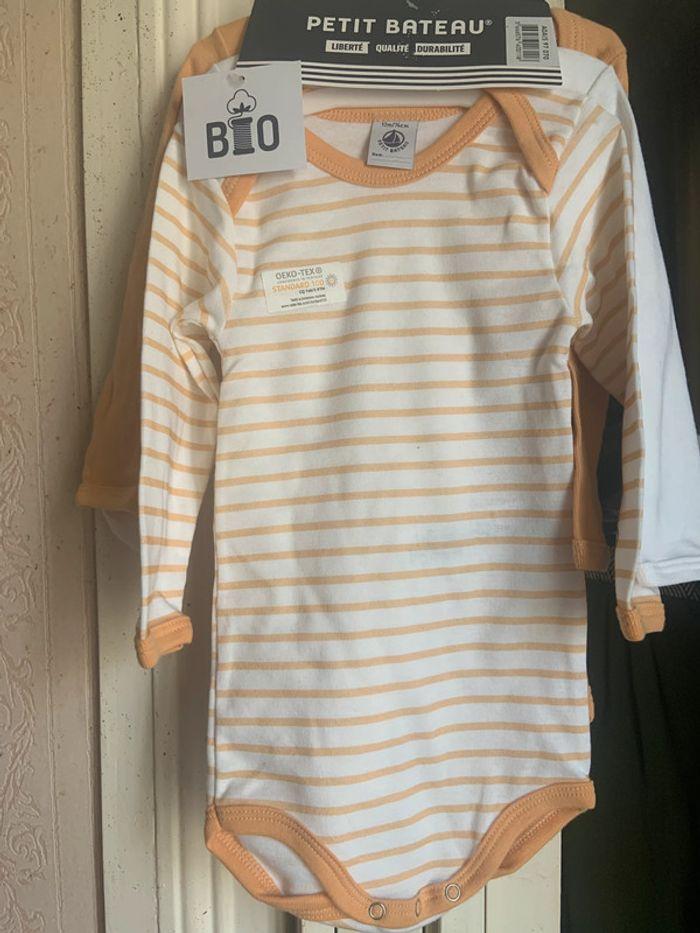 Lot de 3 bodies Petit bateau orange, rose et blanc 12 mois - photo numéro 1