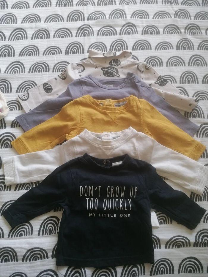 Lot de 4 t-shirts manches longues. Taille 1 mois. - photo numéro 1