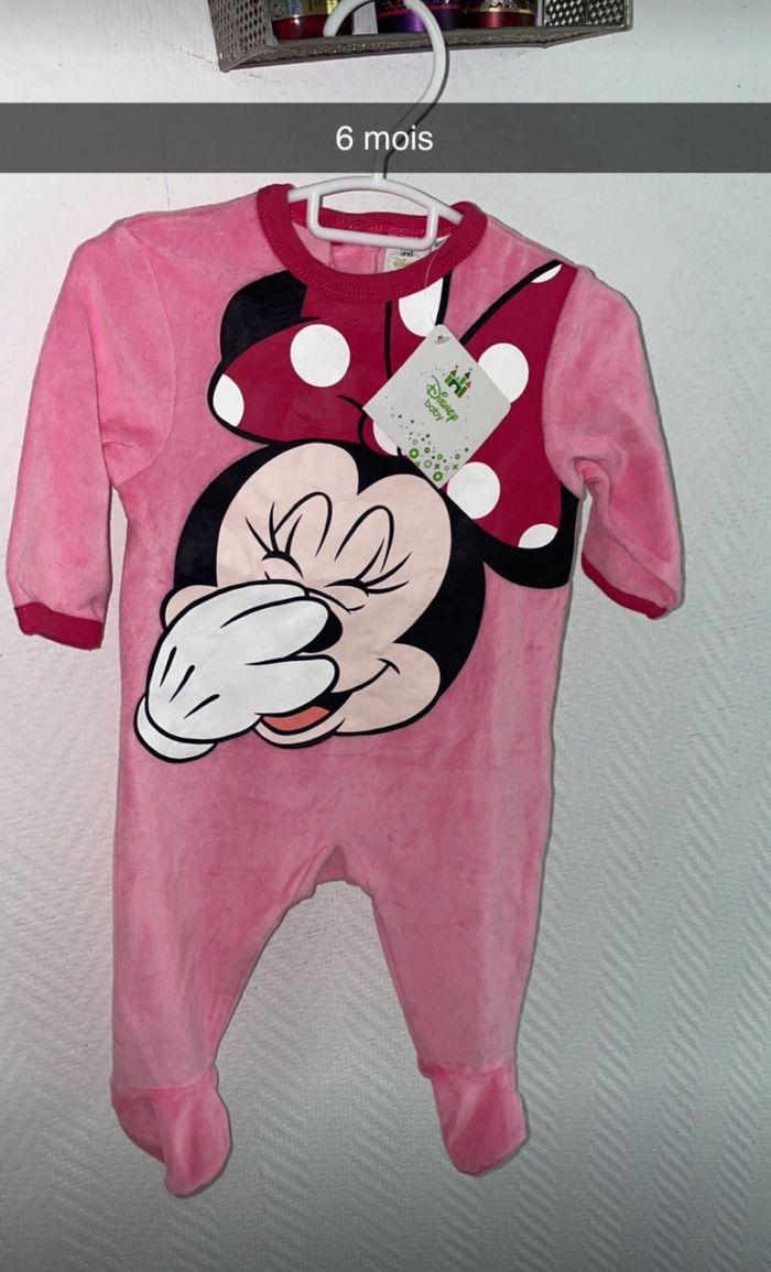 Pyjama bébé fille  neuf étiquette rose 6mois Minnie  Disney Disneyland