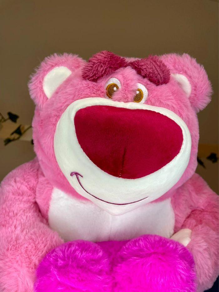 Peluche Toy Story Lotso avec un coeur - photo numéro 13