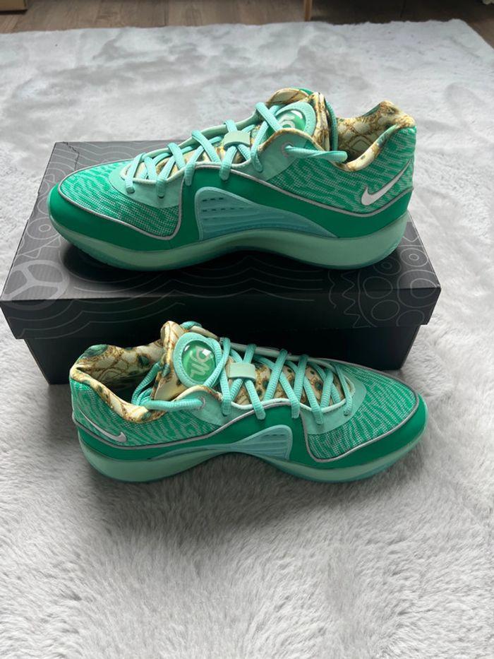 NIKE KD16 verte couleur menthe taille 42 - photo numéro 1