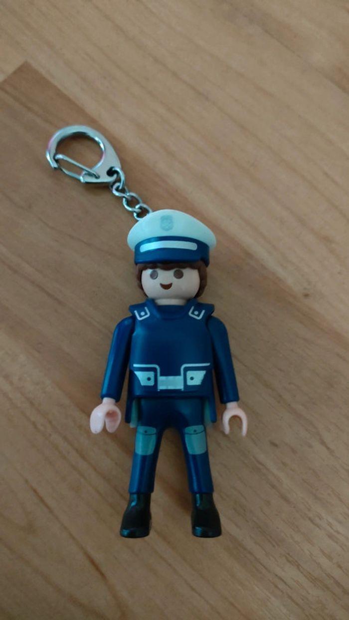 Porte-clés policier playmobil