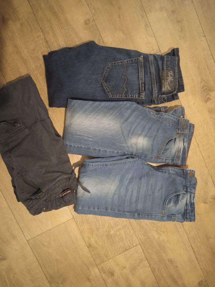 Lot jeans et tee shirts - photo numéro 1