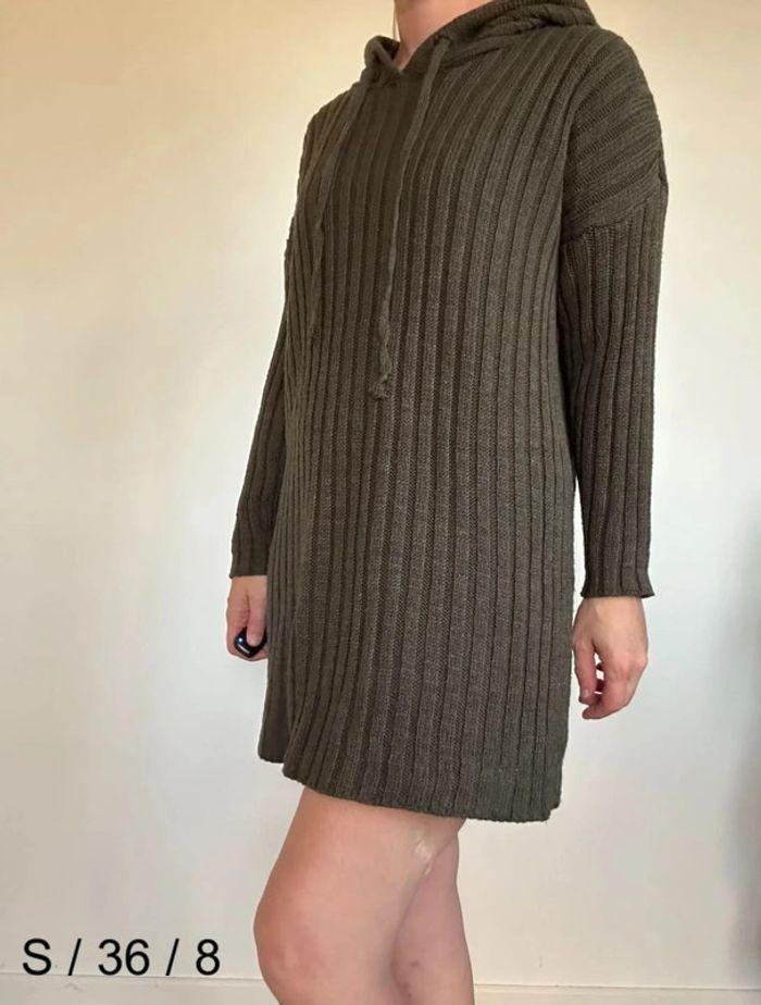 Robe pull kaki à capuche – Confortable, taille 36/38, très bon état 💖 - photo numéro 1