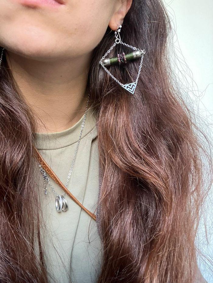 Boucles d’oreilles tubes chaîne pendantes triangulaires en macramé - photo numéro 4