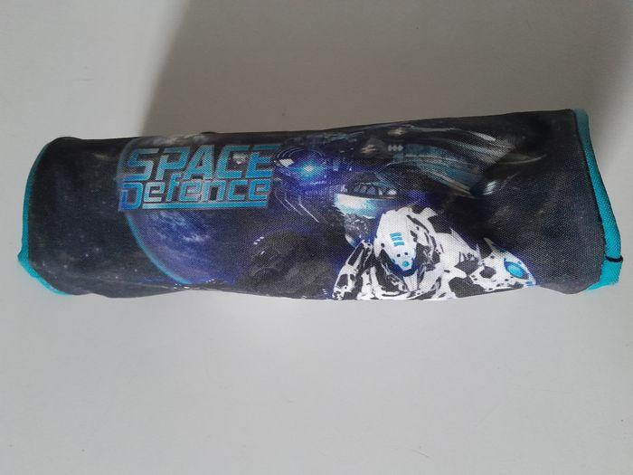 Trousse d'école : "Space Defence" - photo numéro 2