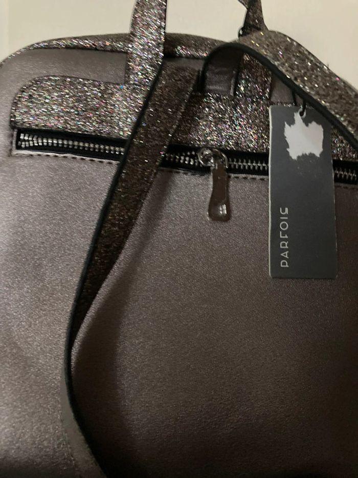 Sac à dos gris brillant marque parfois - photo numéro 6