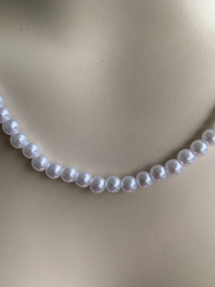 Collier de perles blanches en résine - photo numéro 3