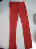 Jean slim fit rouge Kiabi 10 ans tbe