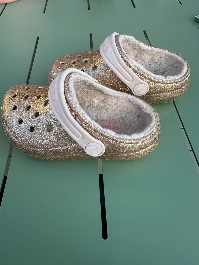 Chaussons Crocs dorée fourrure C8 24-25 - photo numéro 4