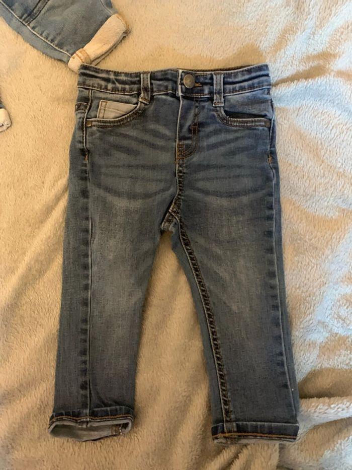 Lot jean enfant taille 18 mois - photo numéro 3