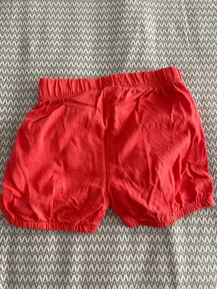 Short rouge Kiabi 24 mois - photo numéro 3