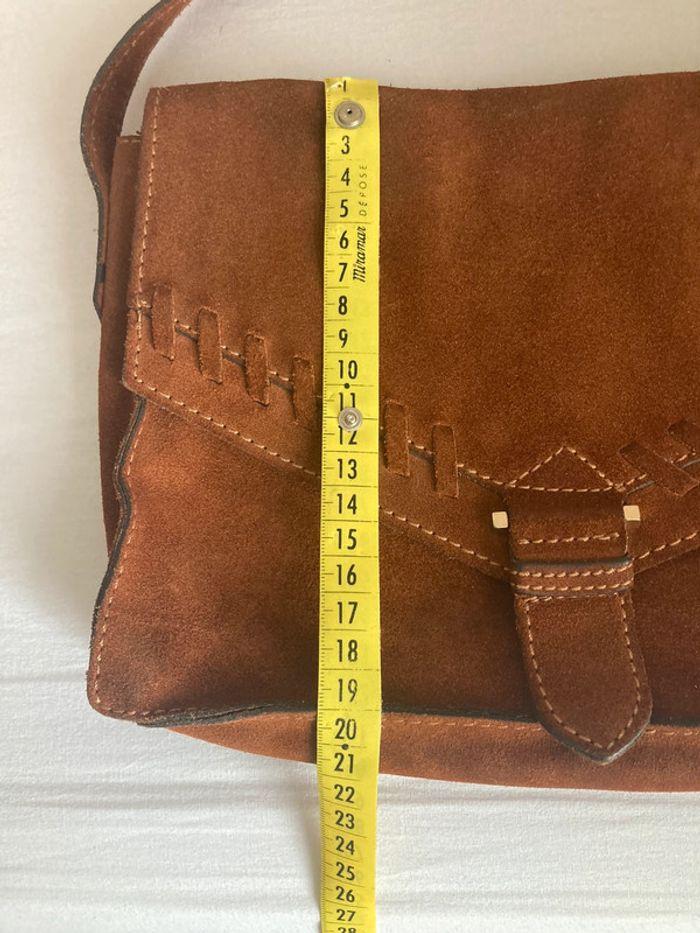 Sac pochette bandoulière croûte de cuir bovin effet daim - photo numéro 16