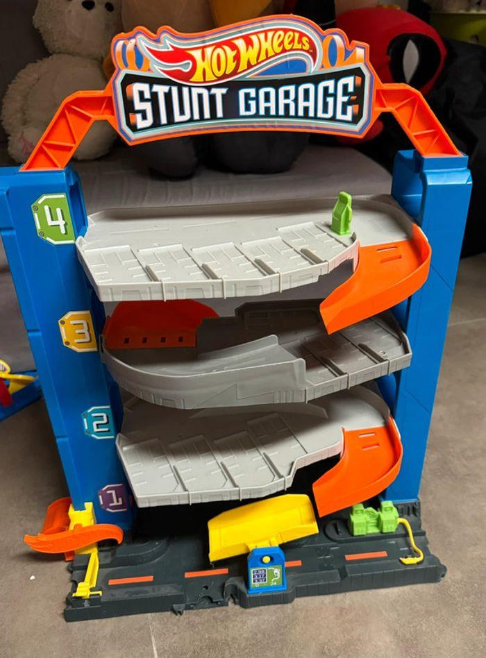 Stunt garage Hot wheels - photo numéro 1