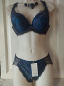 Ensemble lingerie neuf bleu roi et gris. 85C et M pour la culotte sans couture