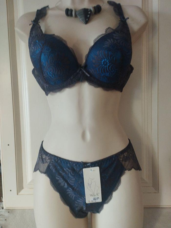 Ensemble lingerie neuf bleu roi et gris. 85C et M pour la culotte sans couture - photo numéro 1