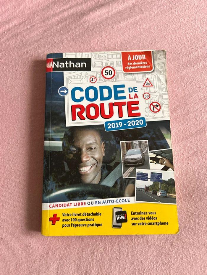 Livre code de la route - photo numéro 1