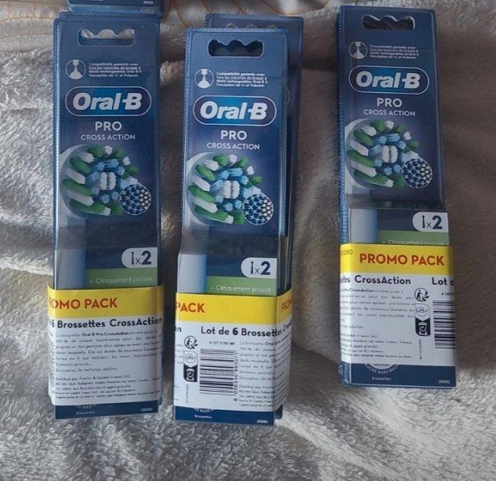 18 brossettes oral b  cross action