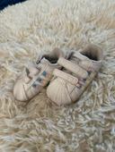 Magnifique chaussures de bébé Adidas taille 17