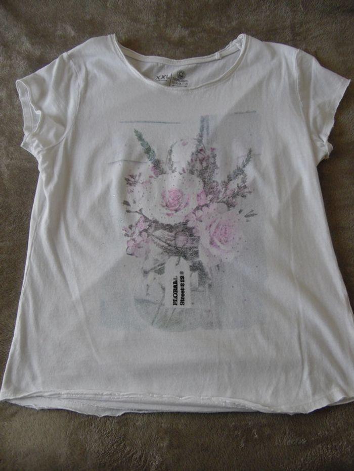 Tee-shirt blanc, motifs fleurs, taille XXL (44) - photo numéro 3