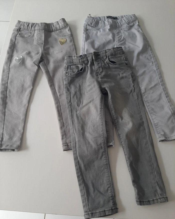 Lot pantalon multimarques gris taille 4 ans / 104 cm - photo numéro 1